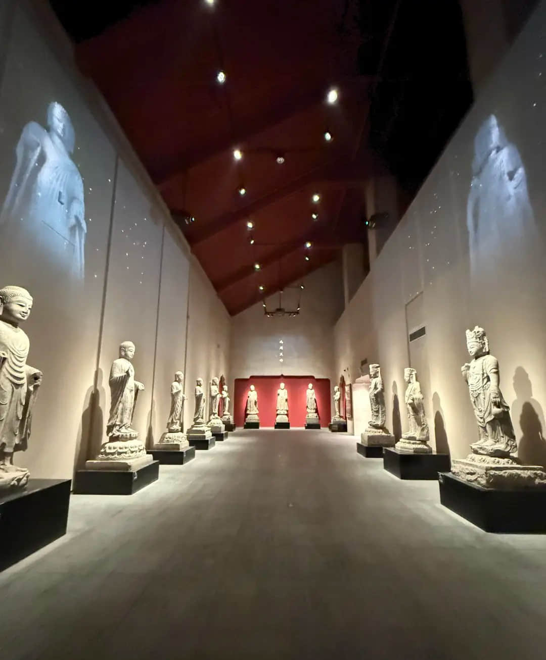 Exhibition hall displaying stone steles at Xi'an Beilin Museum