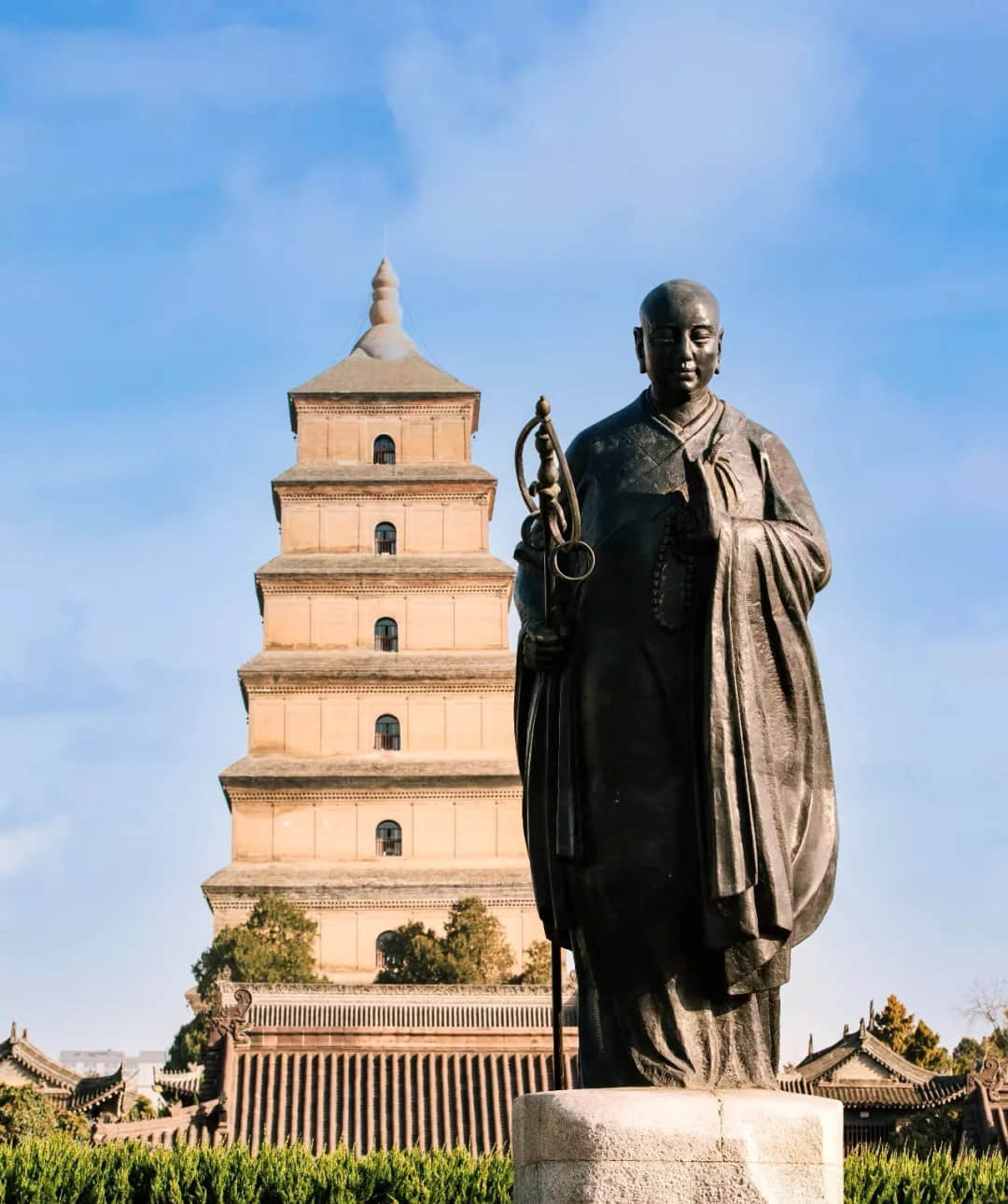 Exterior view of the Big Wild Goose Pagoda with Buddhist statues