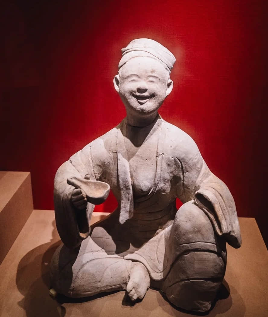 The famous smiling face of Chengdu Museum's clay figurine