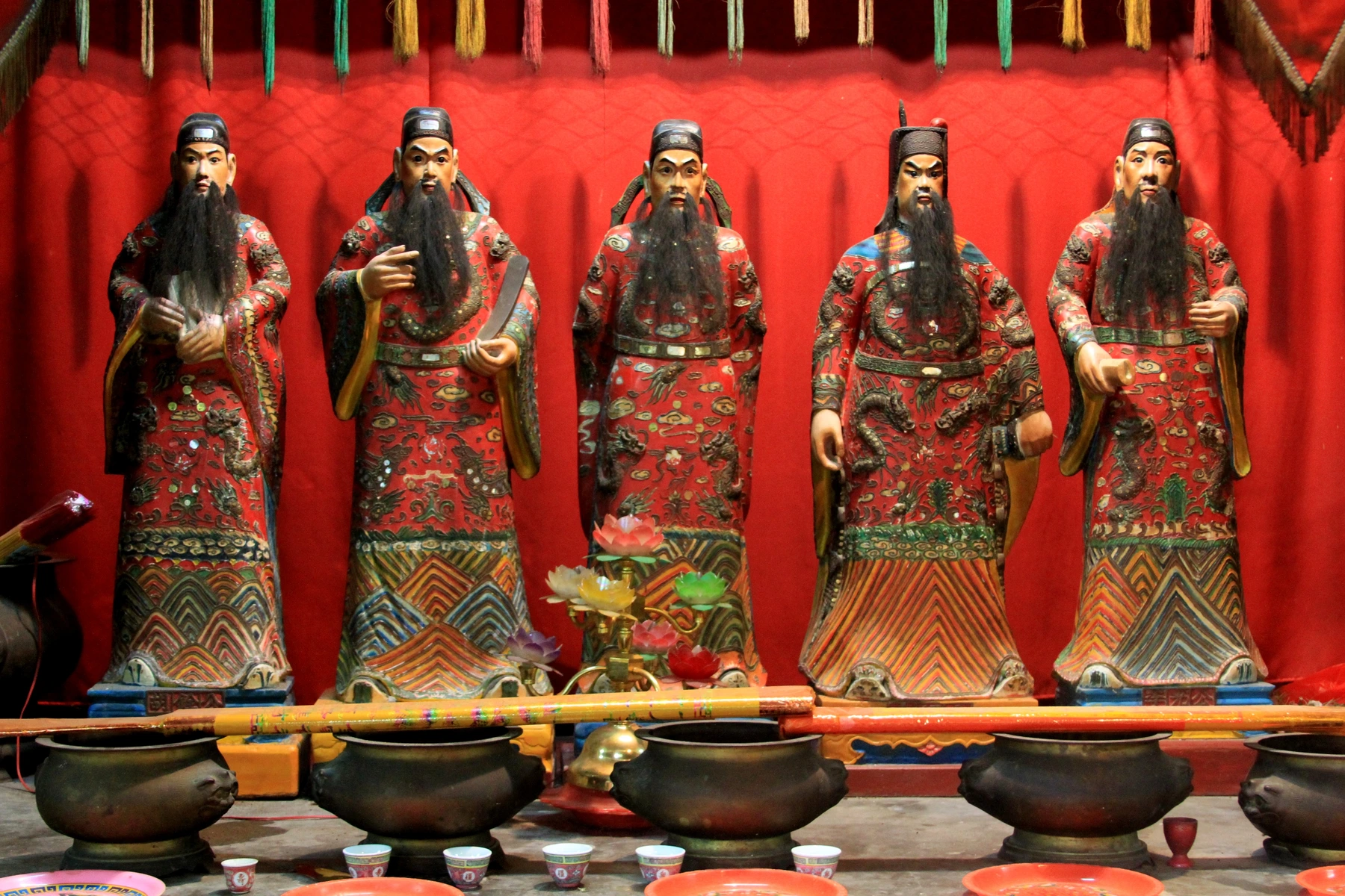 Five commemorated officials represented inside the temple complex