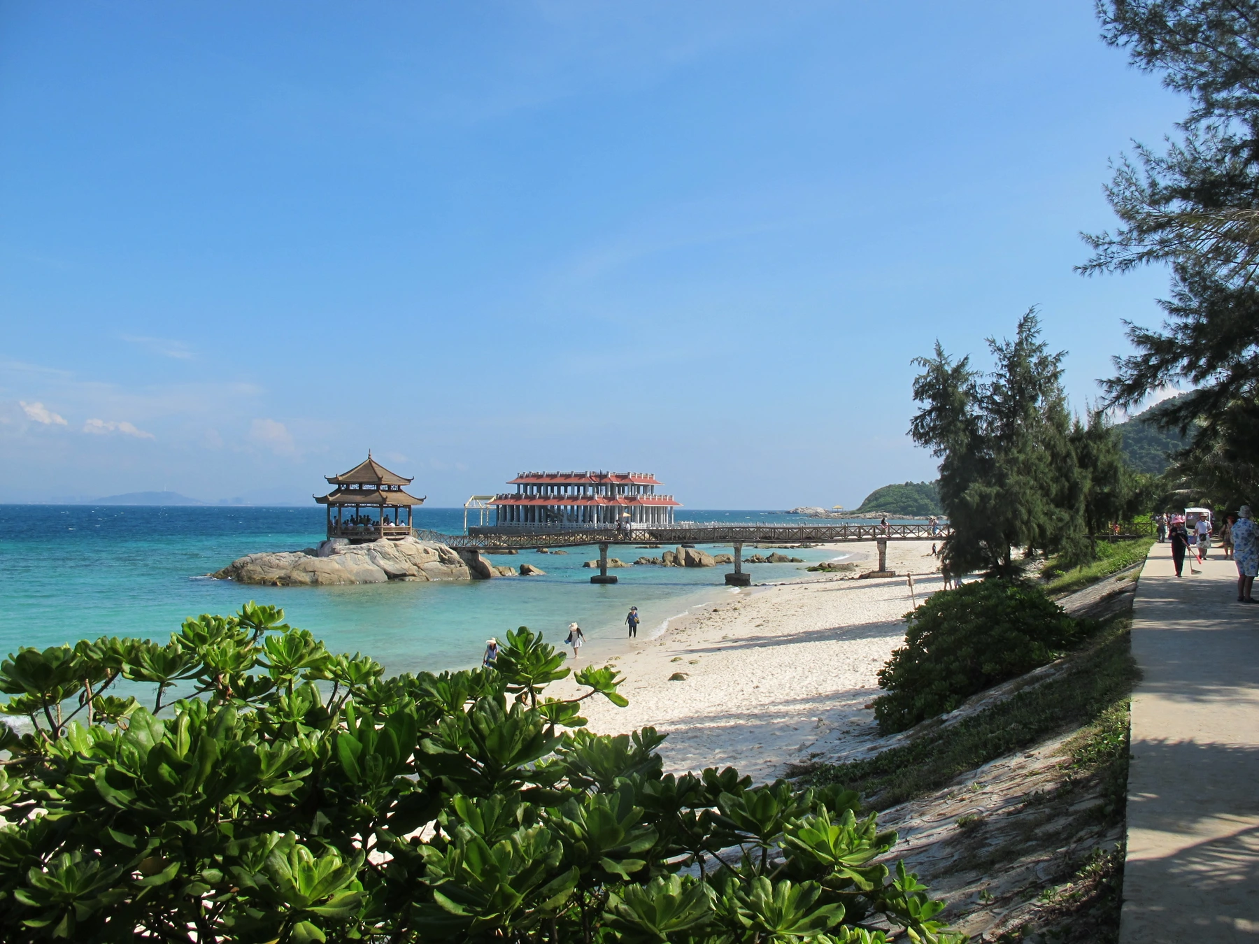 Pier and footbridge on the Wuzhizhou Island shoreline