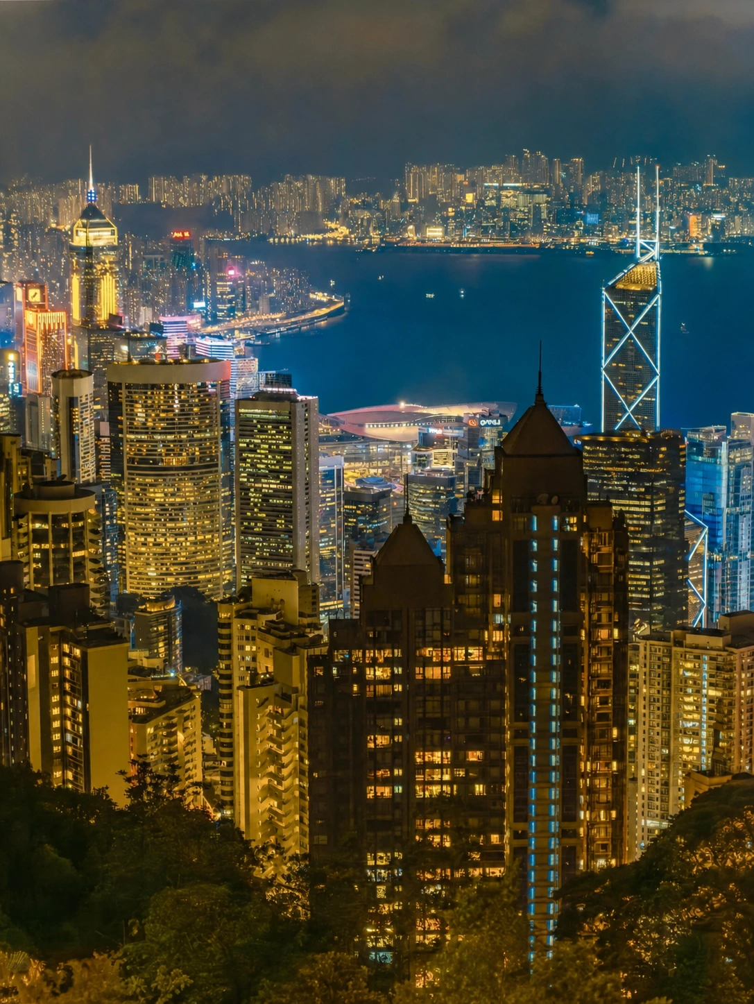 Close-up night view from Victoria Peak