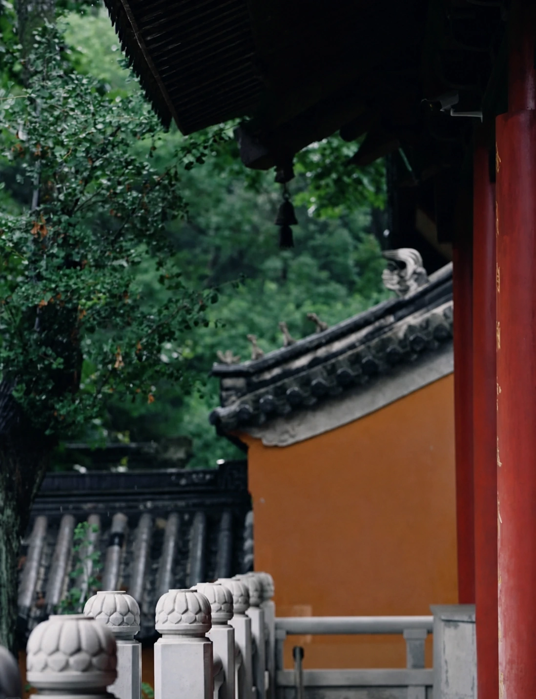The serene courtyard of Linggu Temple