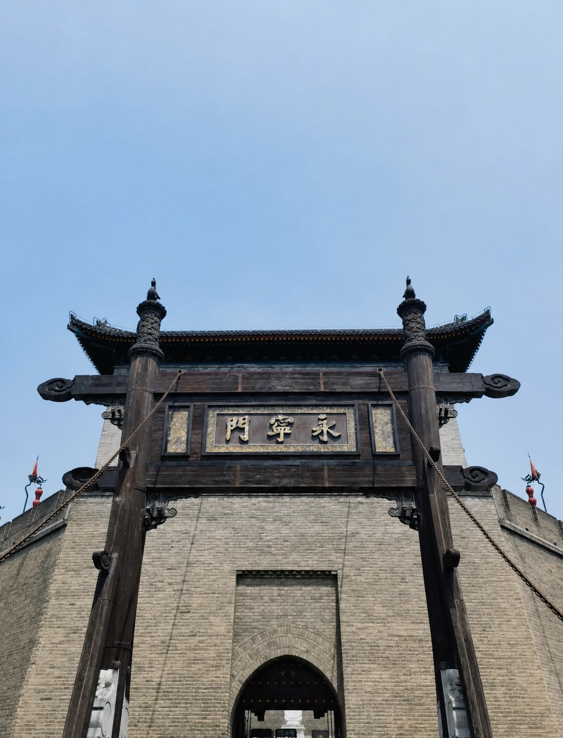The majestic Yongning Gate of Xi'an City Wall