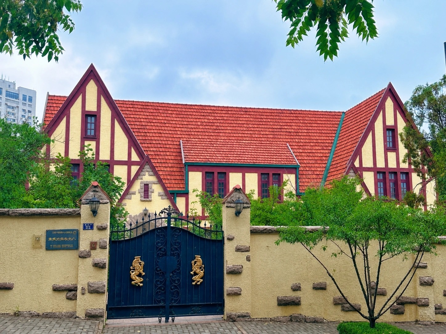Western-style architecture in Eight Great Passes