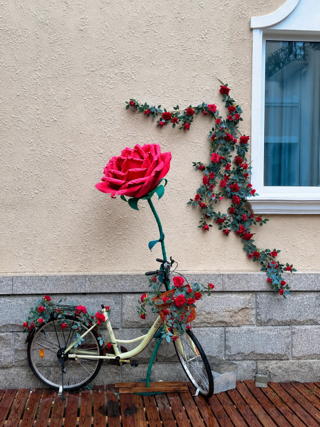 Bicycle and roses along the streets of Eight Great Passes