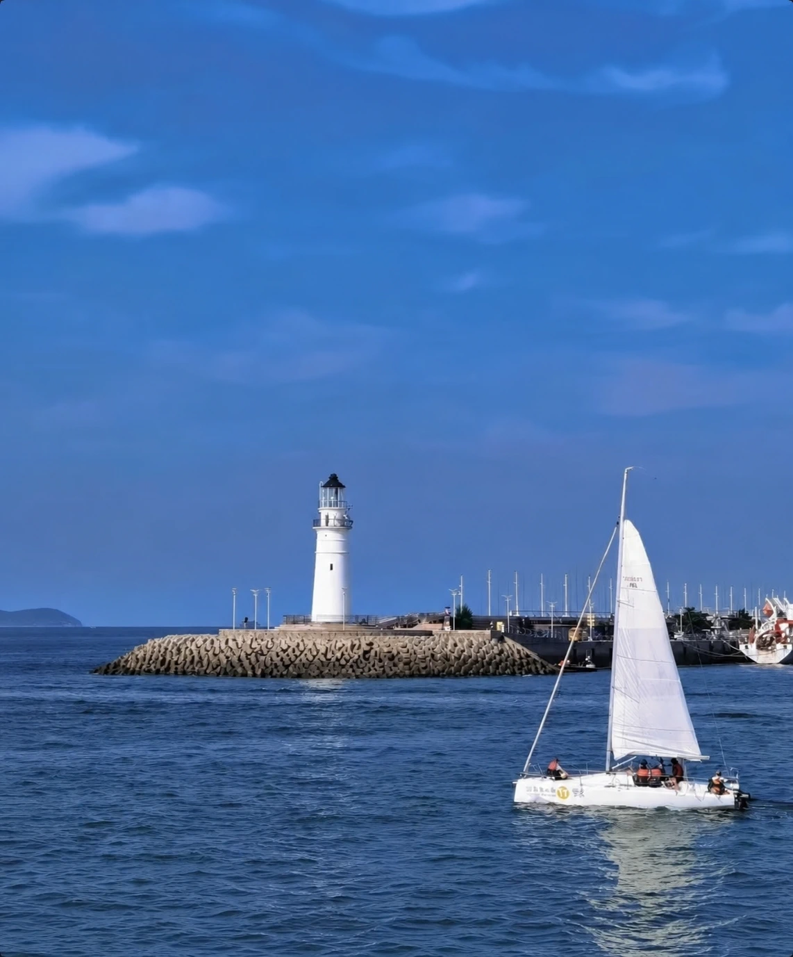Sailboats on the water near Lovers Dam