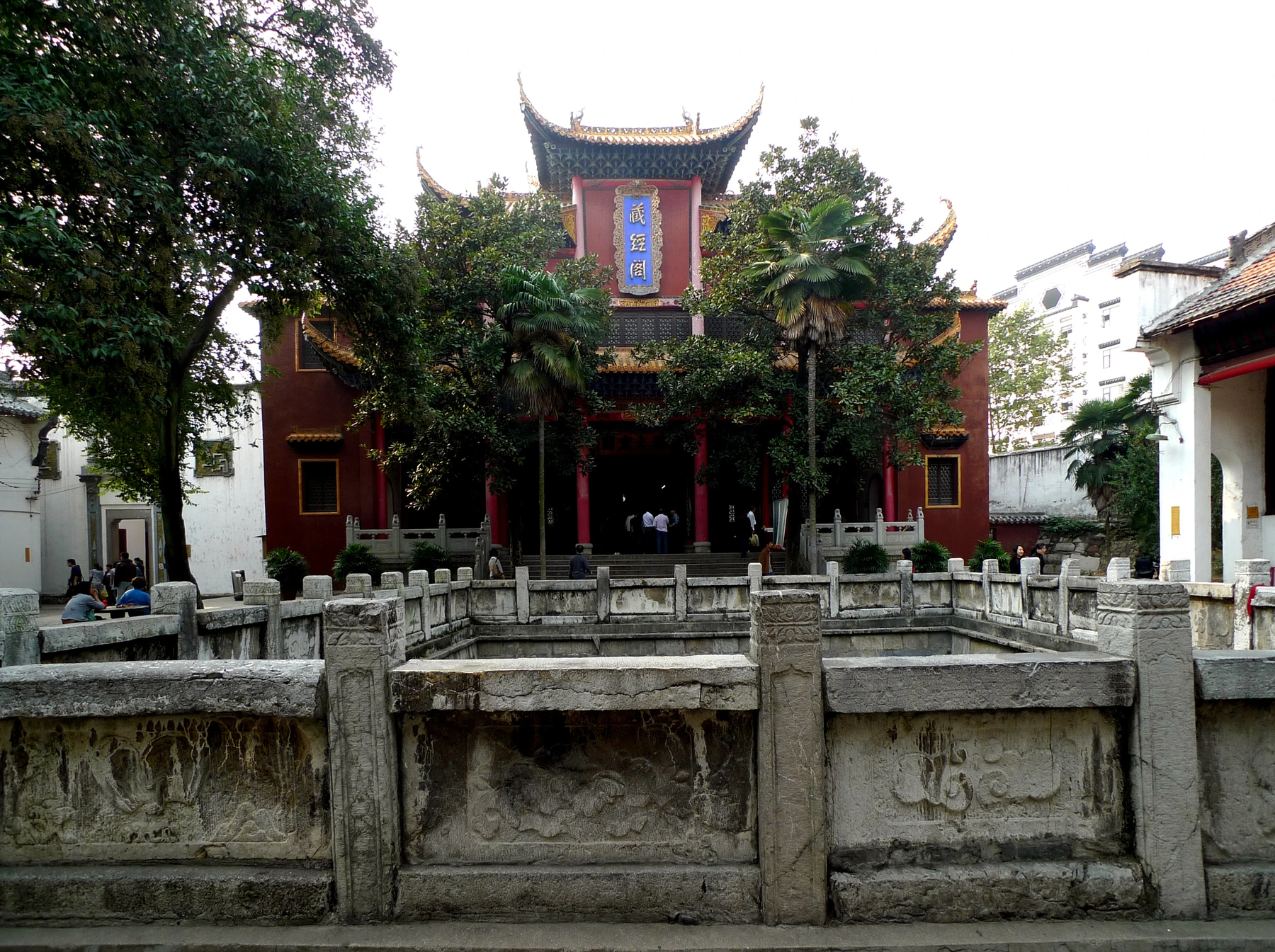 Temple library architecture within the Guiyuan Temple complex