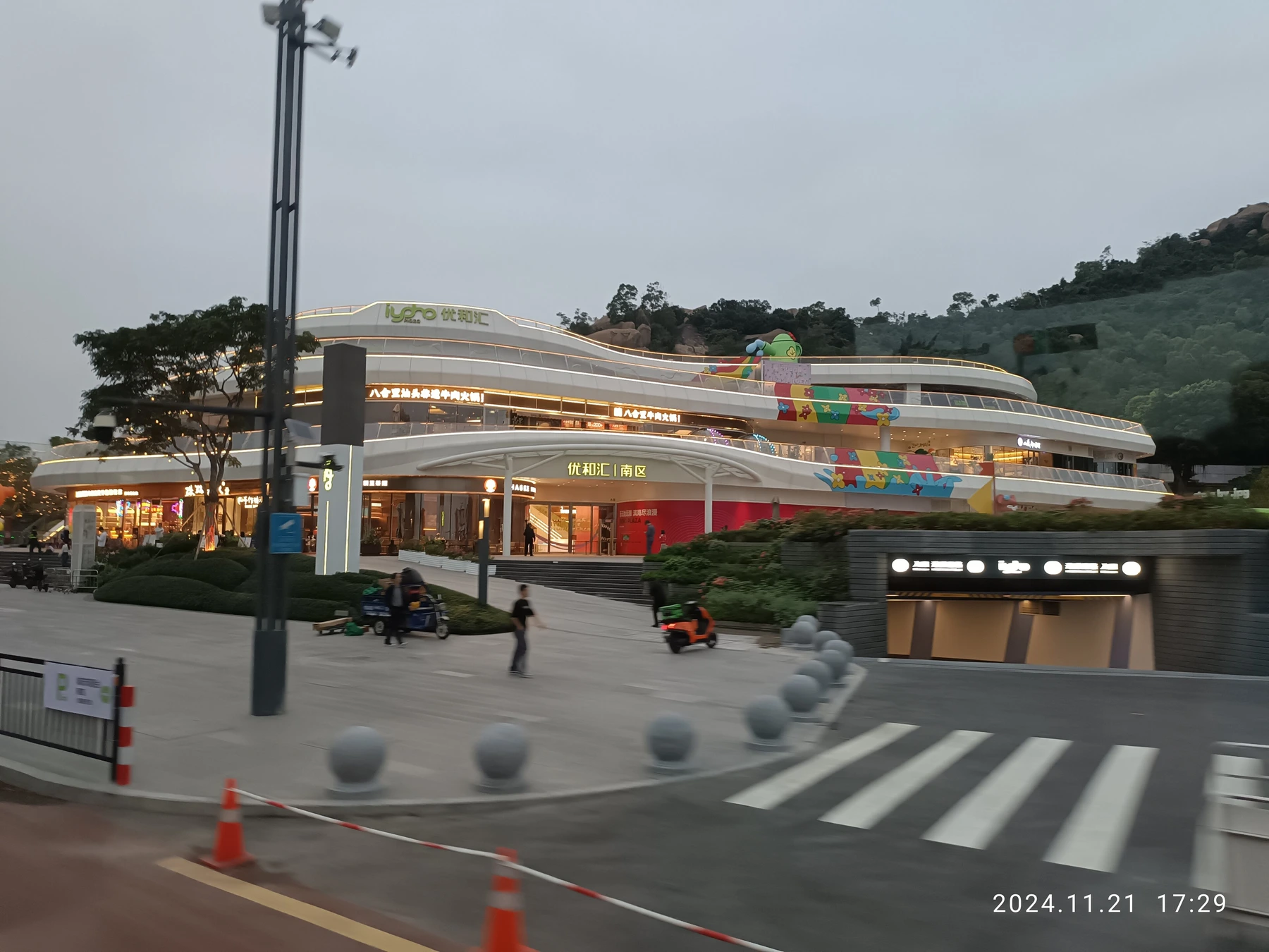 Lovers' Road and Zhuhai skyline after dark
