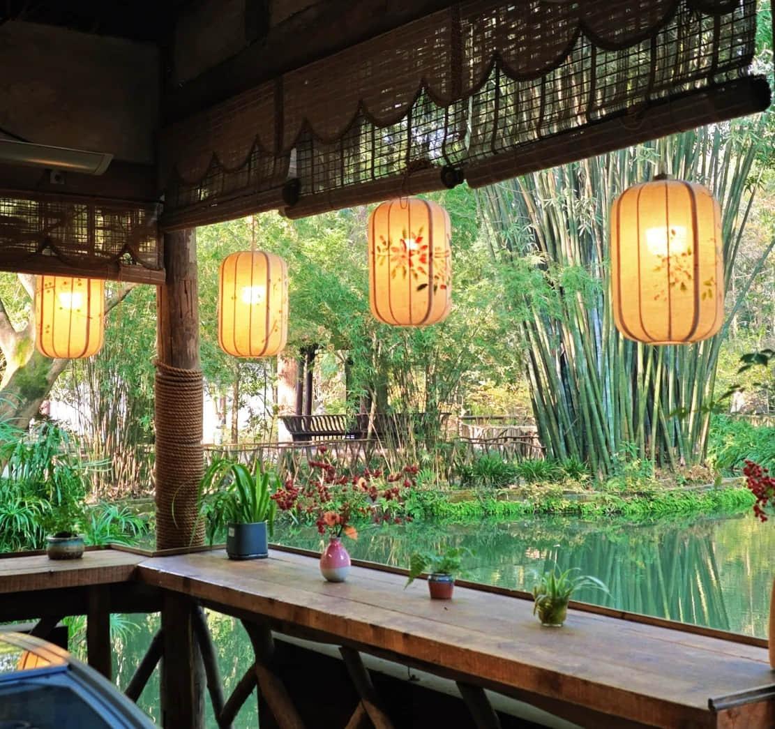 Pavilions and lake within Du Fu Thatched Cottage grounds