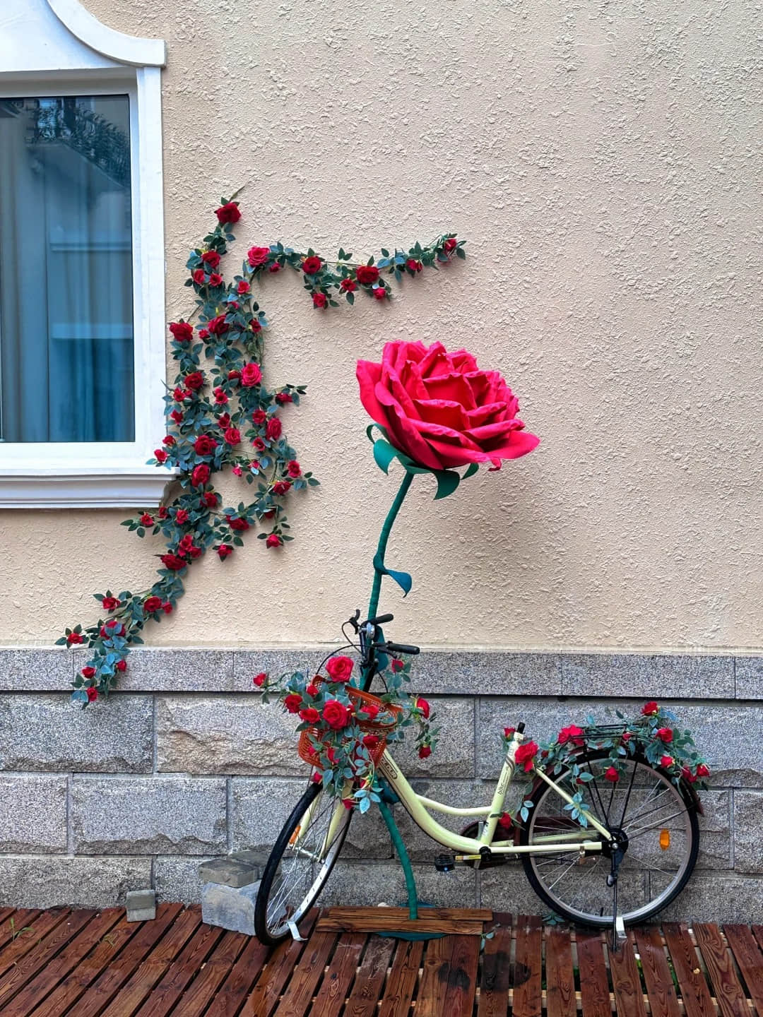 Bicycle and roses along the streets of Eight Great Passes