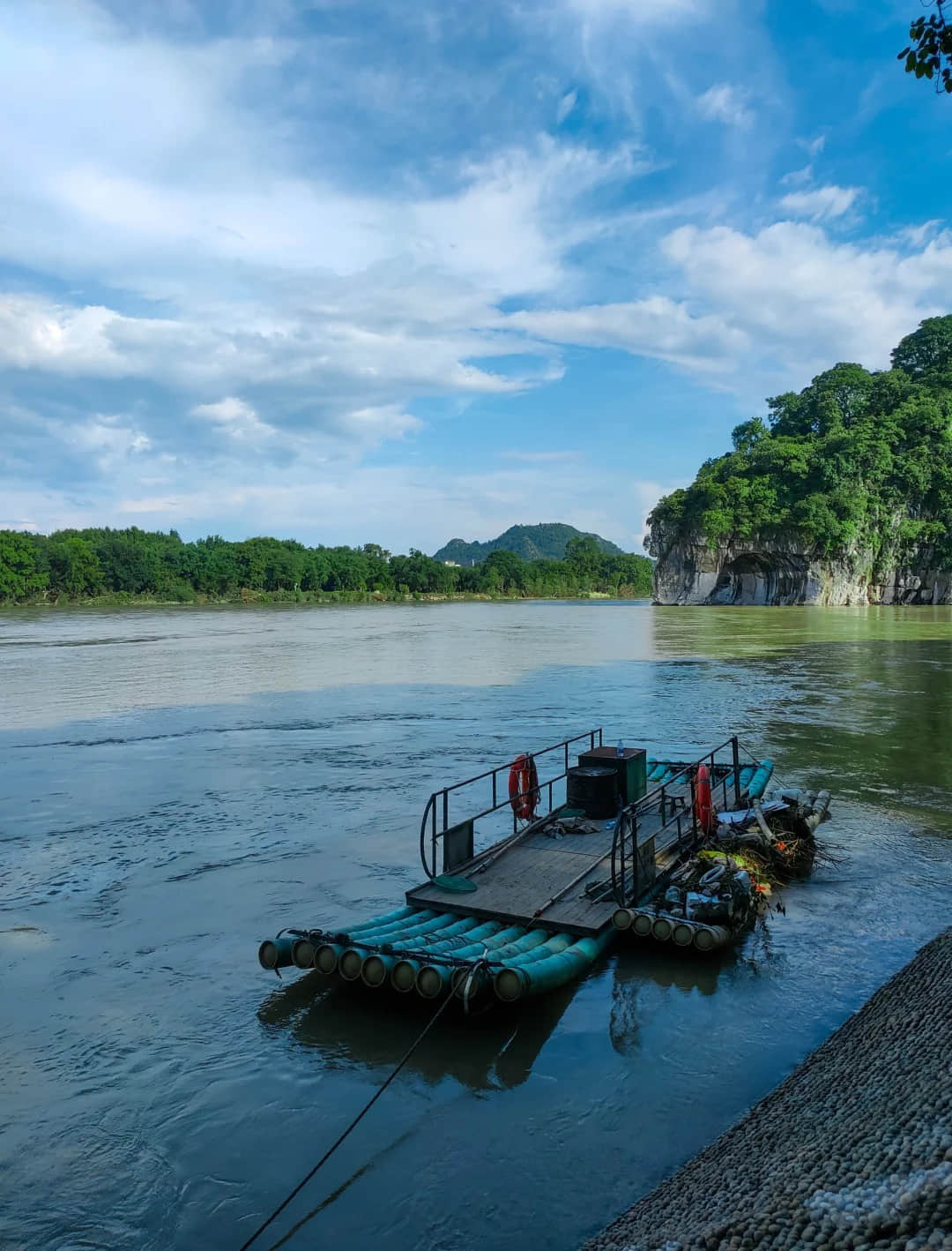 Bamboo rafts offering scenic views of Elephant Trunk Hill