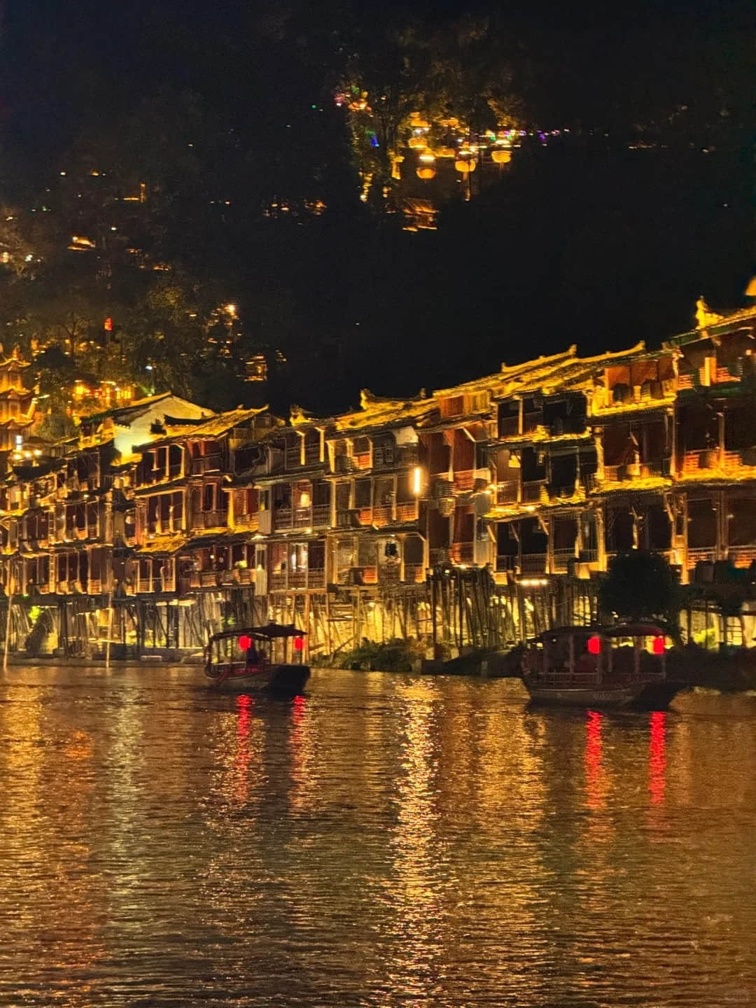 Night performance and illuminations in Fenghuang Ancient Town