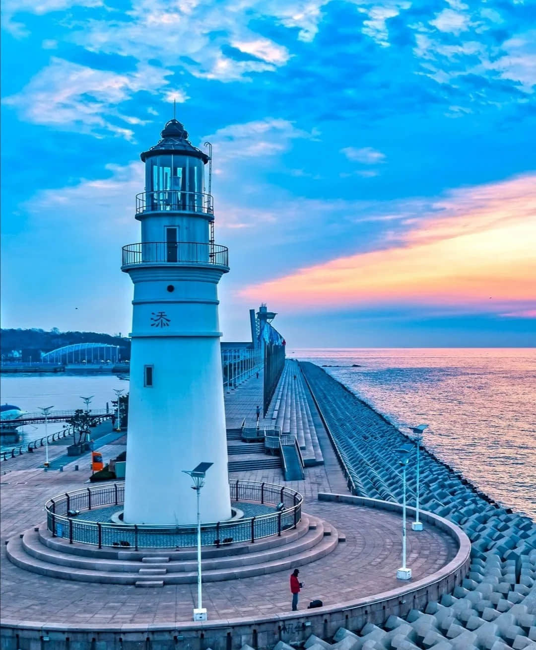 The iconic white lighthouse at Lovers Dam