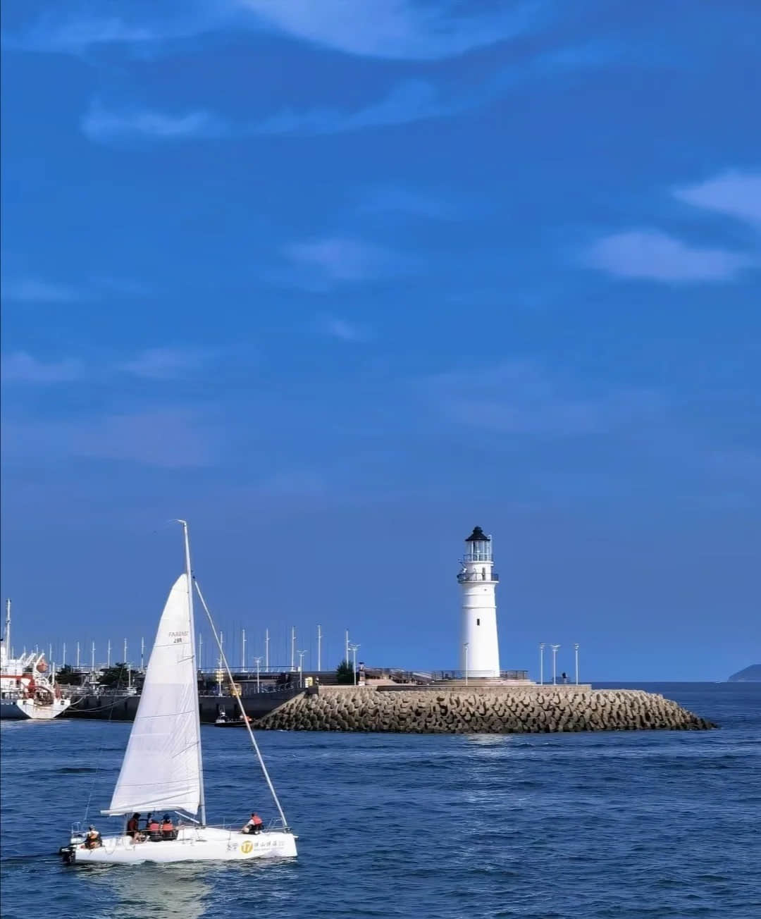 Sailboats on the water near Lovers Dam