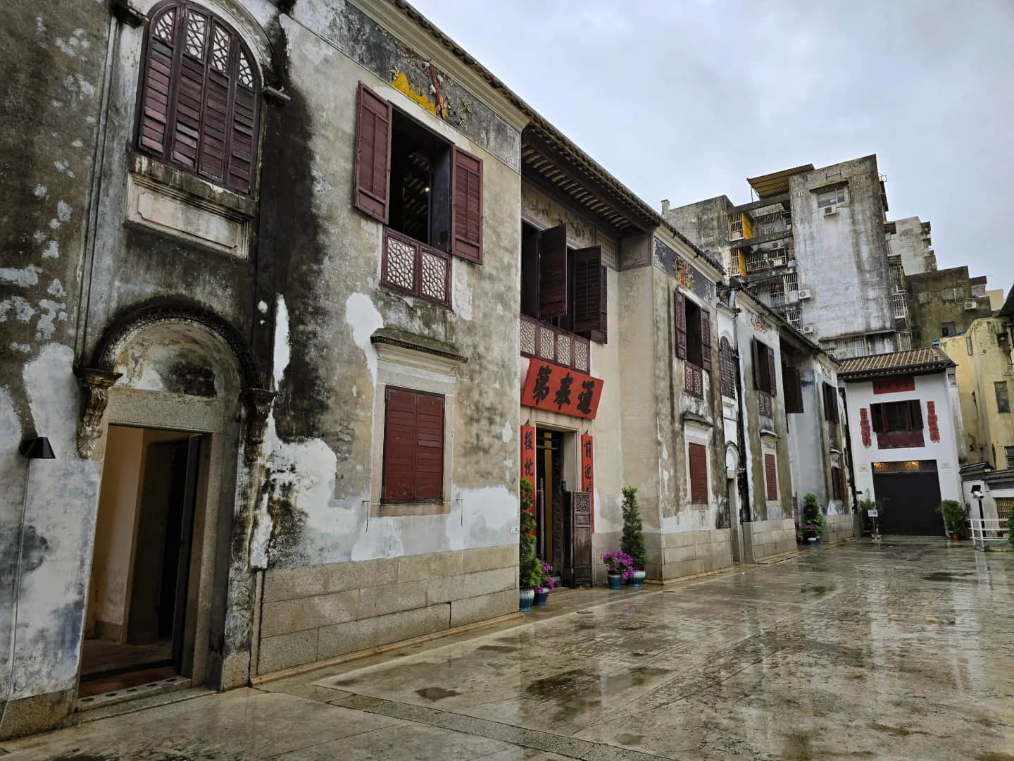 Traditional Chinese courtyard within the Mandarin's House