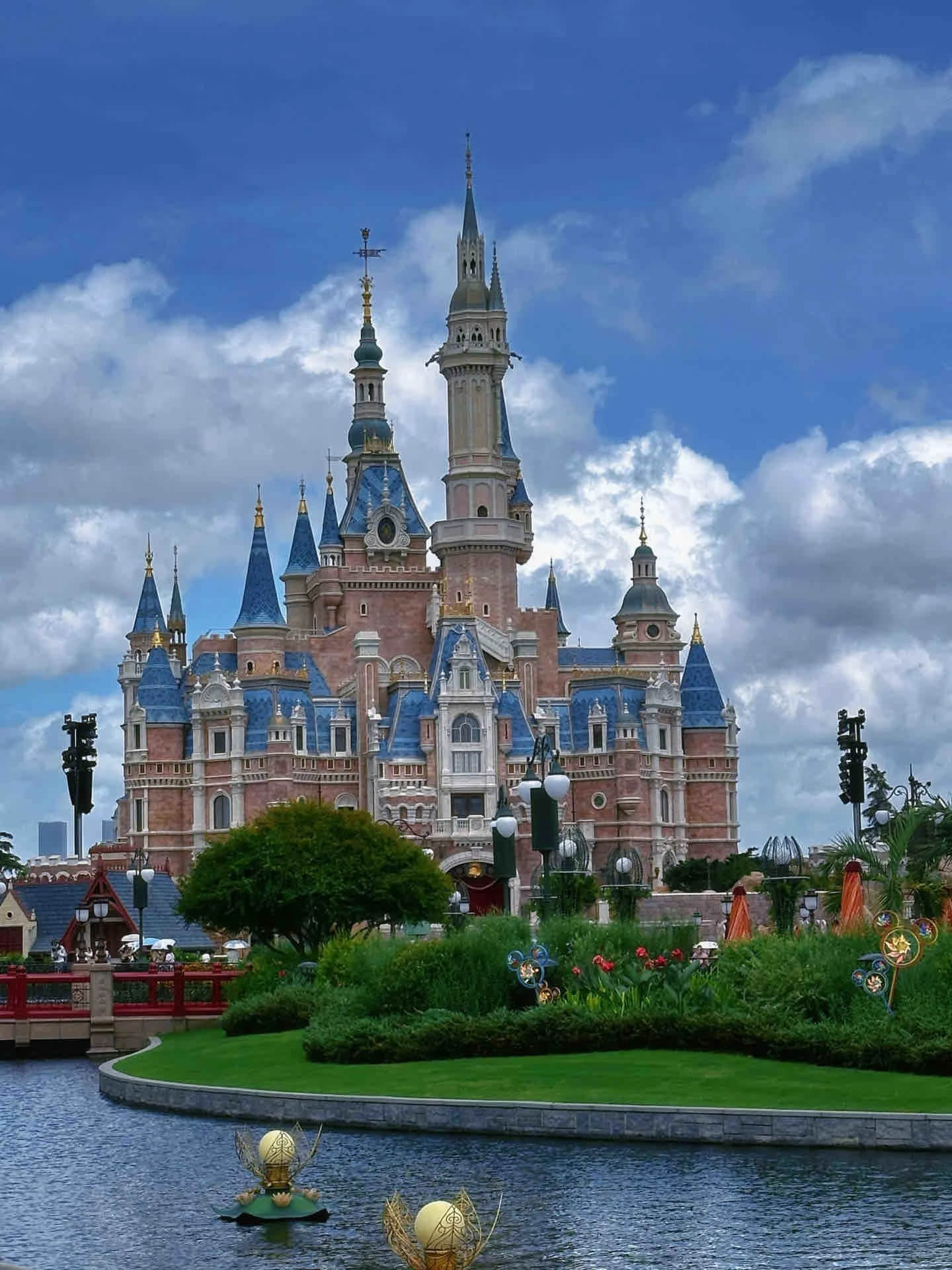 shanghai-disneyland