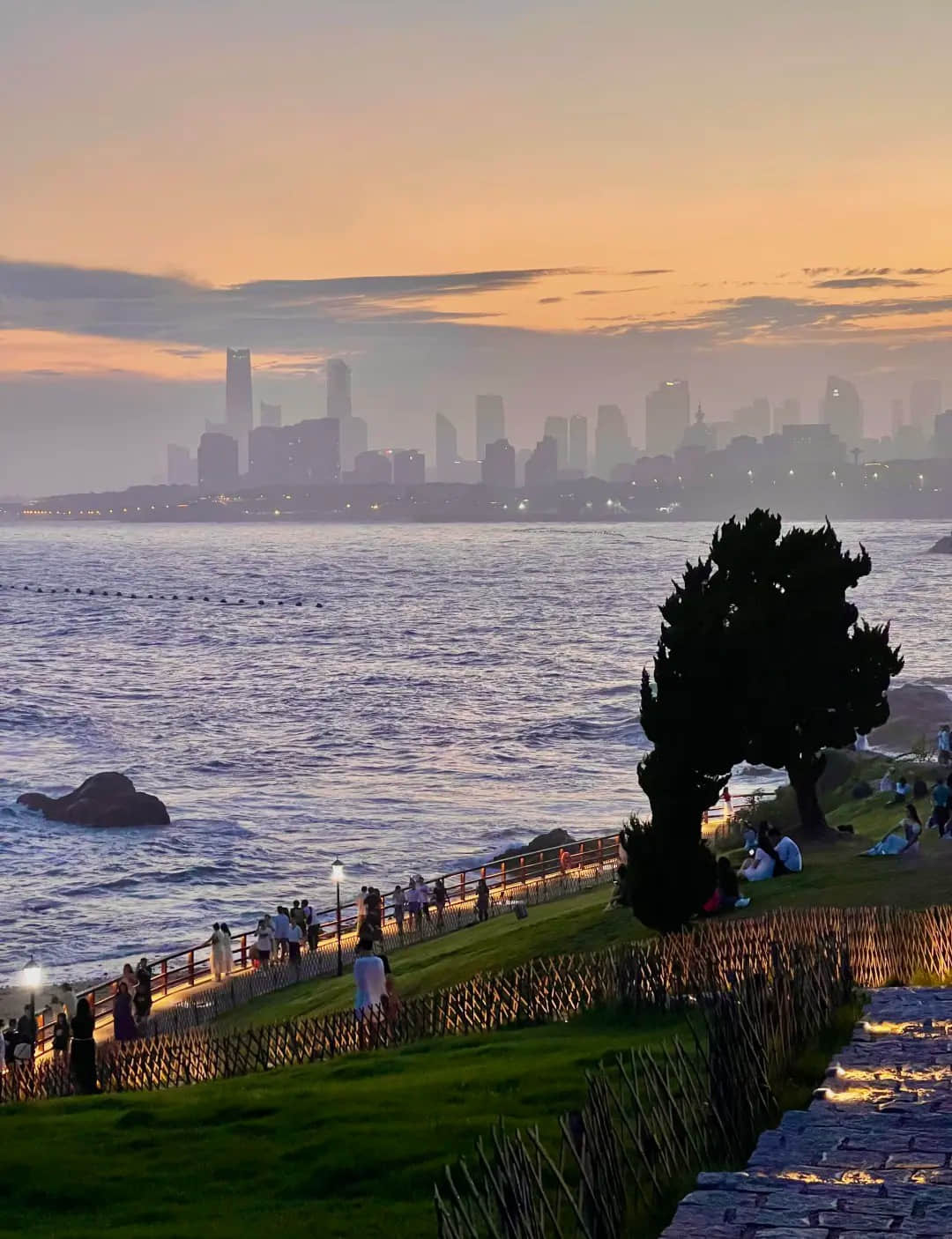 Evening scenery at Wheat Island Park