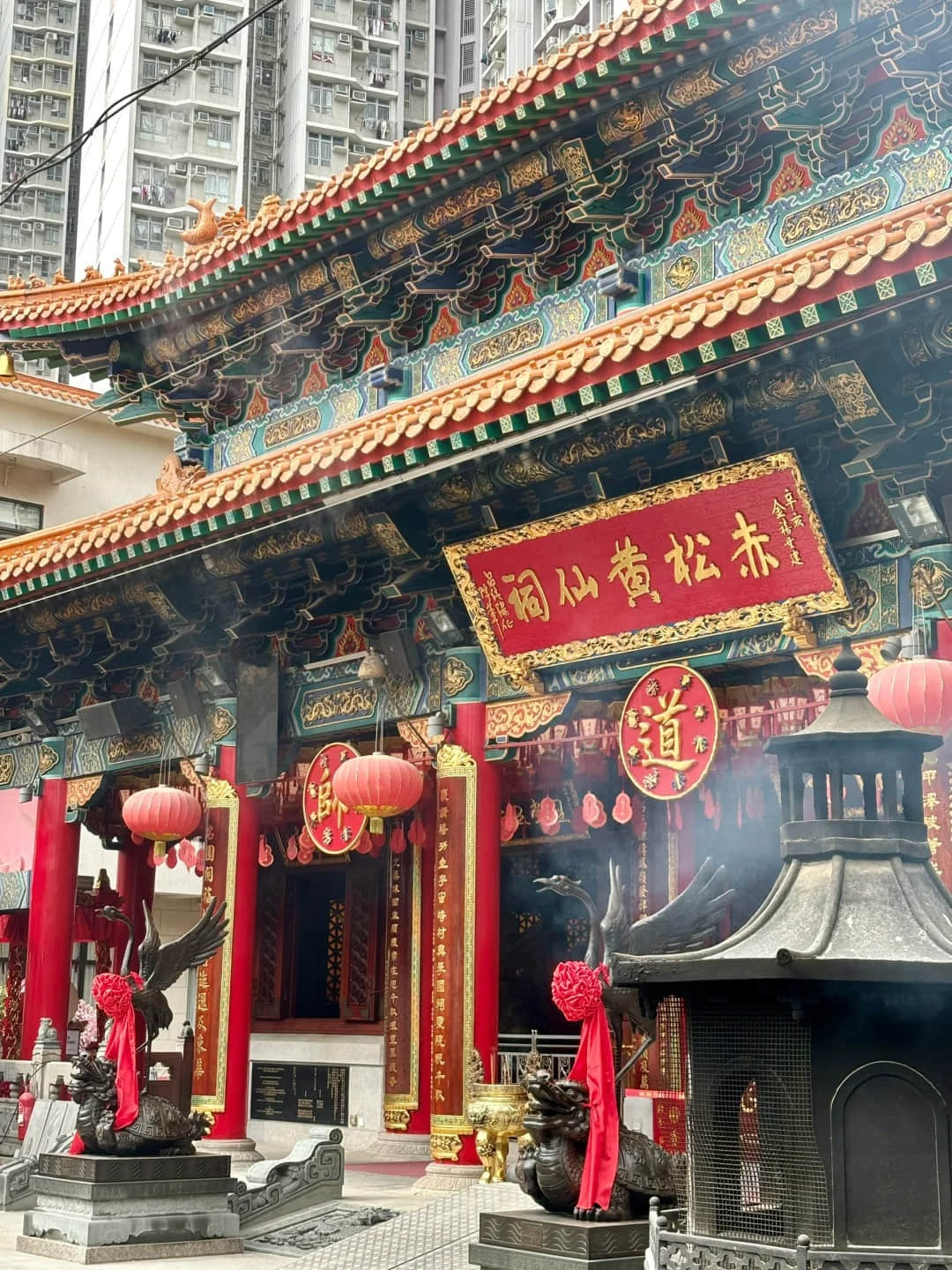 Interior front view of Wong Tai Sin Temple