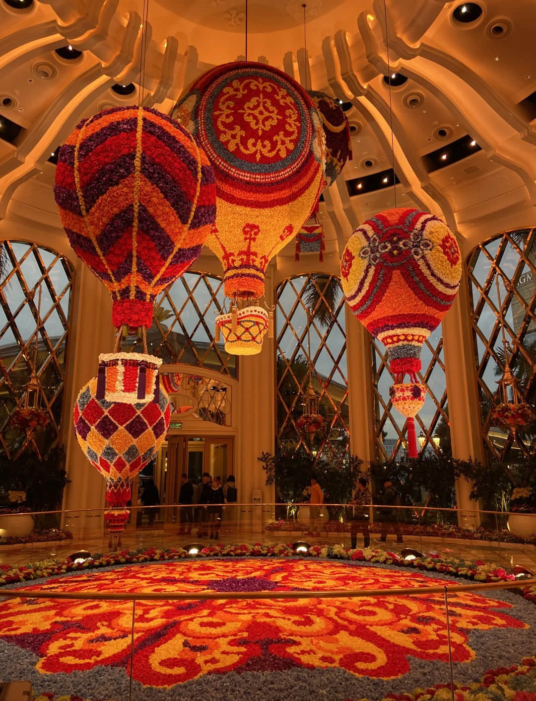 Luxurious interior design and artistic elements of Wynn Palace