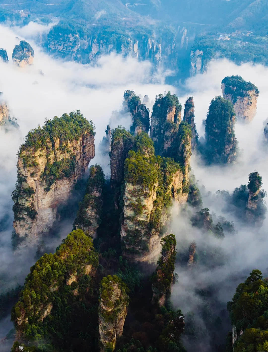 Clouds and mountains in Yuanjiajie